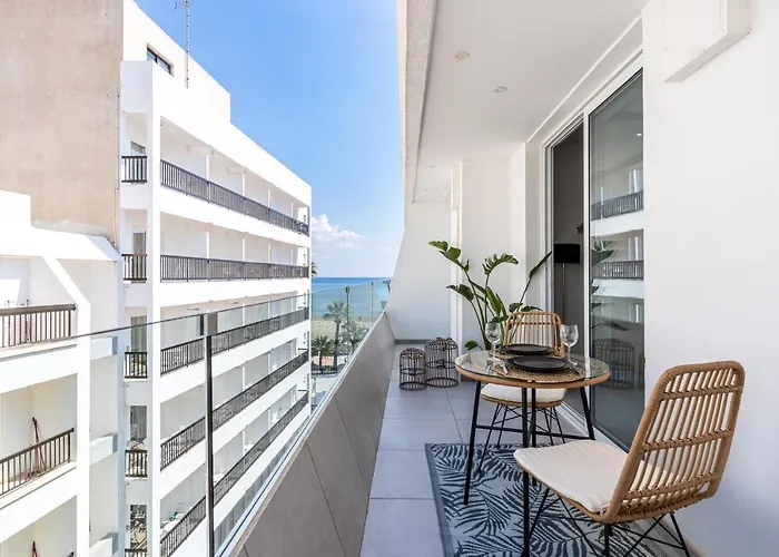 Beach Daze 1-Br Apt By Finikoudes Beach