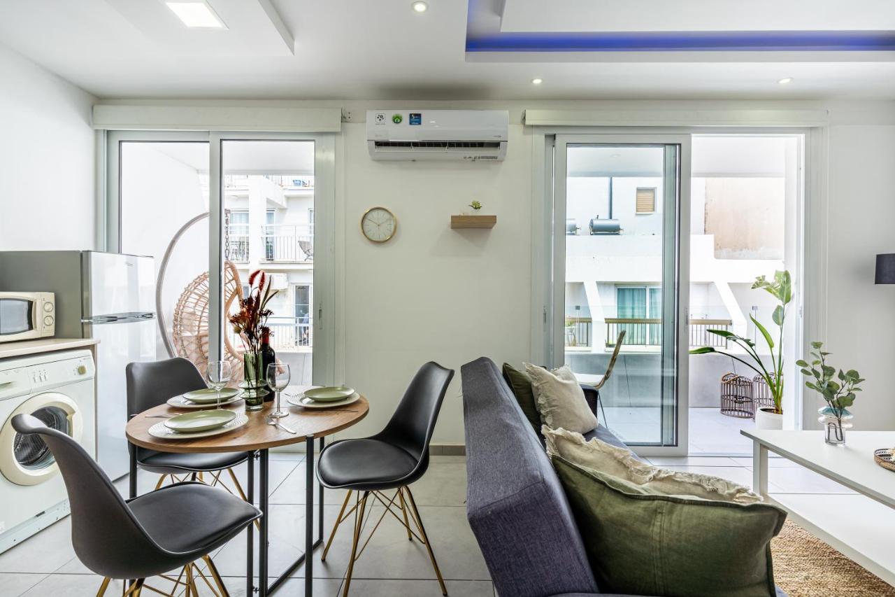 Daze 1-br By Finikoudes Apartment